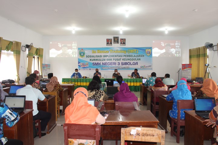 IHT Implementasi Kurikulum Sekolah Pusat Keunggulan SMK Negeri 3 Sibolga