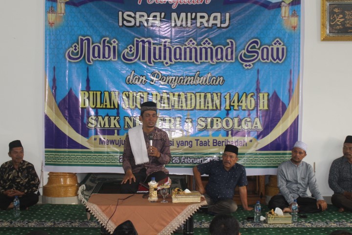 Guru dan Siswa-siswi Memperingati Isra Mi'raj Tahun 1446/2025 Guru dan Siswa-siswi Memperingati Isra Mi'raj Tahun 1446/2025