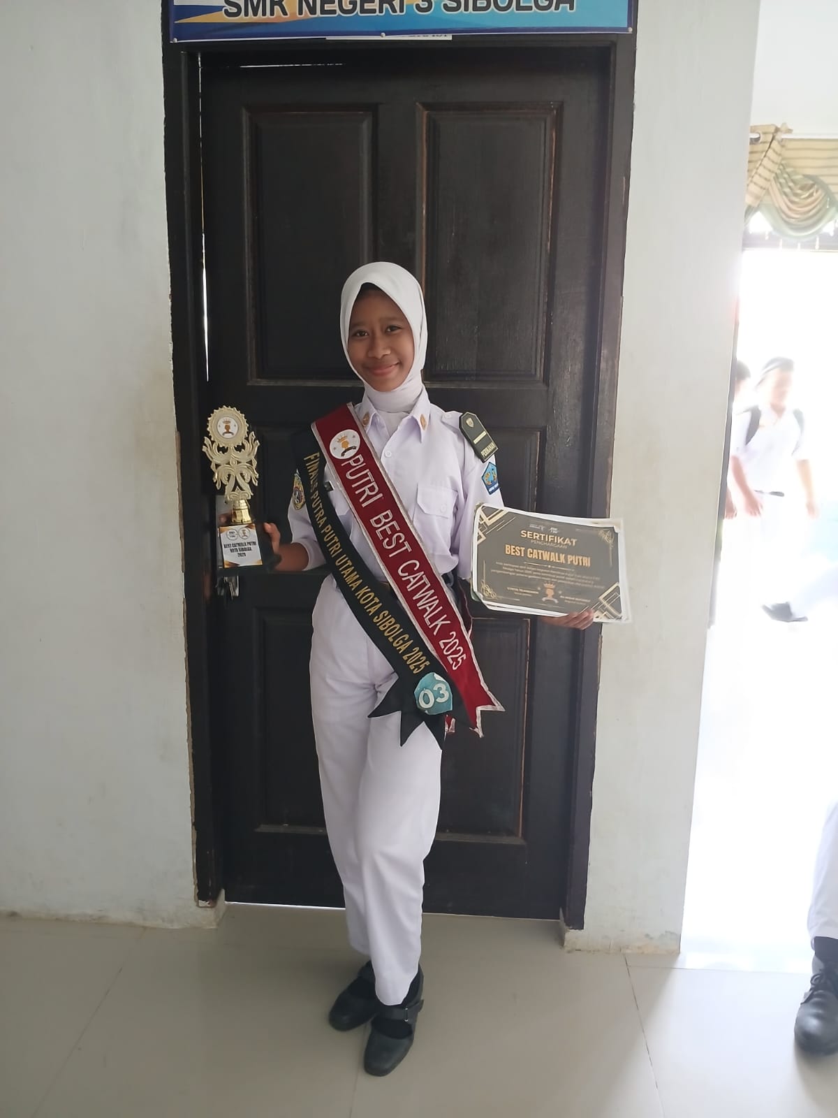 Putri Best Caltwalk 2025